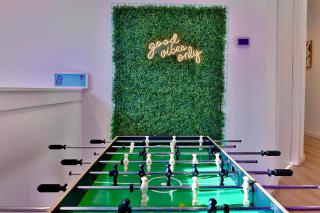 Modern Dallas Family Gem Pool Table, Arcade and More - Dallas - 5