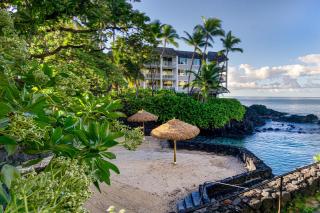 Classic Hawaiian Oceanfront Condo with Top Location - Hale Kona Kai 413 by Casago Kona - Kailua-Kona - 7