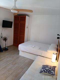 central luminous cute studio by the beach & harbour - 4