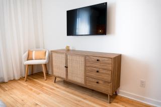 #10 - Serene Studio - Self Check in - Plateau - St-Denis - AC - TV - Montréal - 7