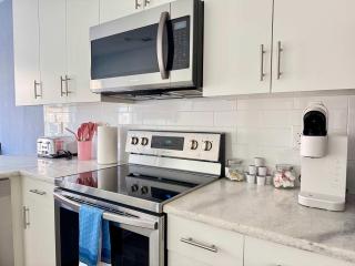 Luxury New 1B1B Private Balcony w Dryer Washer 525Pkwy211 - 1