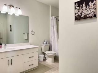 Luxury New 1B1B Private Balcony w Dryer Washer 525Pkwy - 4