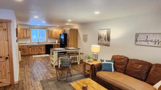 Beargrass Lodging & RV Resort - Hungry Horse - 4