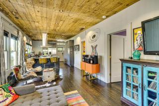 Walk to SoCo Home with Decks and City Views in Austin - Austin - 5