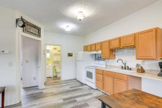 Apt with Lake Views - Day Trip to Virginia Tech! - Radford - 4