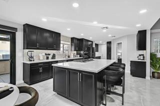 New Luxurious 6BR Villa Near LV Strip w Pool & Spa - Las Vegas - 7