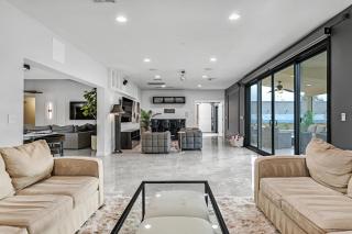 New Luxurious 6BR Villa Near LV Strip w Pool & Spa - Las Vegas - 6