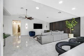New Luxurious 6BR Villa Near LV Strip w Pool & Spa - Las Vegas - 4