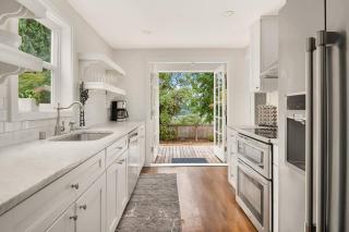 DT Bellevue Hidden Gem With a View & AC - Bellevue - 8