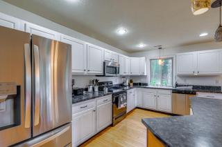 Linden Family Home with Yard Less Than 5 Mi to Wineries! - 2
