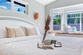 Mid-Century Modern Home - 3-Bedroom Rambler - 3