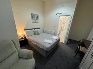 Madonna Villa - Birmingham - 9