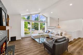 Tastefully Remodeled 4 Bedroom Home with Rainier View - Kirkland - 8