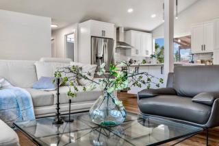 Tastefully Remodeled 4 Bedroom Home with Rainier View - 5