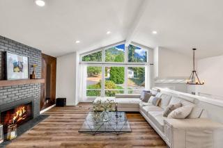 Tastefully Remodeled 4 Bedroom Home with Rainier View - Kirkland - 6
