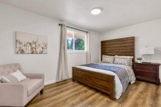 Tastefully Remodeled 4 Bedroom Home with Rainier View - Kirkland - 4