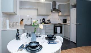 Central Gunwarhf Quays Two Bedroom Apartment - Portsmouth - 5