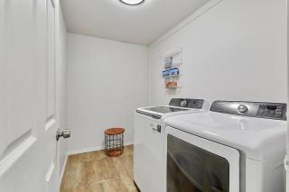 Cozy Bothell Rambler with Office Game room bar and XL Fenced Yard - Bothell - 6