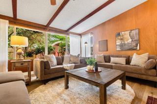 Spacious Mid Century Modern Sunroom Rambler - Shoreline - 6