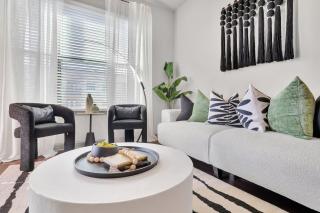Ebony & Ivory Midtown King Bed - Atlanta - 0