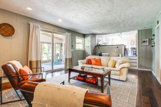 2 Mi to Dtwn Oshkosh Canal-Front Family Getaway! - 1