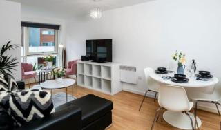 Central Gunwarhf Quays Two Bedroom Apartment - Portsmouth - 1