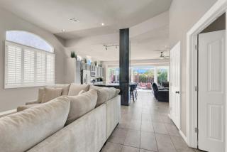 Lux 3BR Oasis Near Strip with Heated Pool and Jacuzzi - Las Vegas - 1