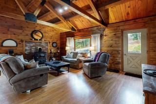 3 BR Cozy Retreat with Spacious Deck and Fire Pit - 8