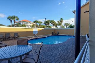 Coral Reef Club #4 - 9