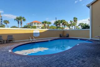 Coral Reef Club #4 - 8