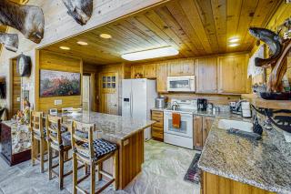 Game & Gather Getaway - La Pine - 7