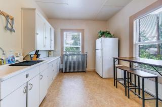 Charming Klamath Falls Apt Walk to Downtown! - Klamath Falls - 1