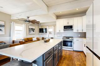 3BR Cabin with Private Hot Tub and Fire Pit - 3