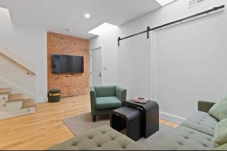 Chic 2BR Top Floor Retreat with Rooftop Near Subway - 3