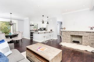 Cozy 3BR Home with Parking, Backyard and Near Transit - Toronto - 5