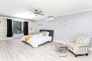 Cozy 3BR Home with Parking, Backyard and Near Transit - Toronto - 2