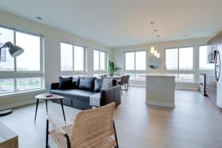 Spacious Apartment w Natural Lights to Enjoy the Landscape - 1
