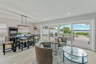 Waterfront home, luxury design, HOT TUB - 8