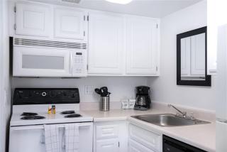 130 Fully Furnished, amenities galore - Scottsdale - 3