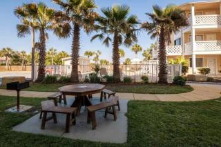 Across the Street from beach with 2 pools - Panama City Beach - 7