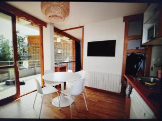 Appartement 2 chambres avec une grande Terrasse Accès gratuit Piscine, Jacuzzi, salle de sport - Chamrousse - 9