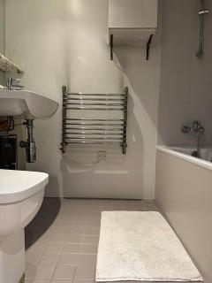 Charming 1BDR Serviced Condo! 4 guests Pool n Free parking - Londres - 6