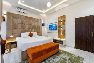 Fully Furnished 4 Bedroom Shortlet Apartment in Orchid Road, Lekki with Constant Power - Lagos - 1