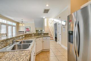 Walk to Ocean Home with 2 Balconies in Myrtle Beach - Myrtle Beach - 1