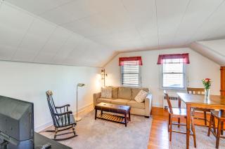 Quiet Country Living Farmhouse Apt Near Hudson! - Hudson - 0