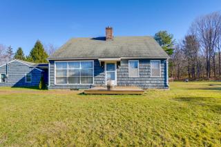 Quiet Country Living Farmhouse Apt Near Hudson! - 8