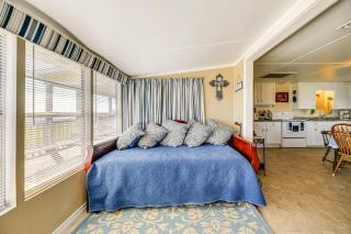 Powderhorn Lake House with Grill and Water Views! - Port Lavaca - 5