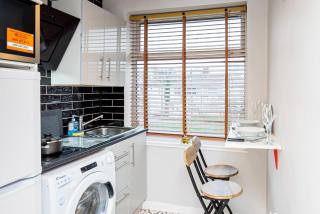 Contemporary expansive upper apartment - Birmingham - 1