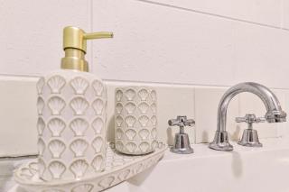 Cairns Retro Studio Charm in Edge Hill - 7