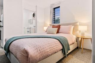 Cairns Retro Studio Charm in Edge Hill - Edge Hill - 1
